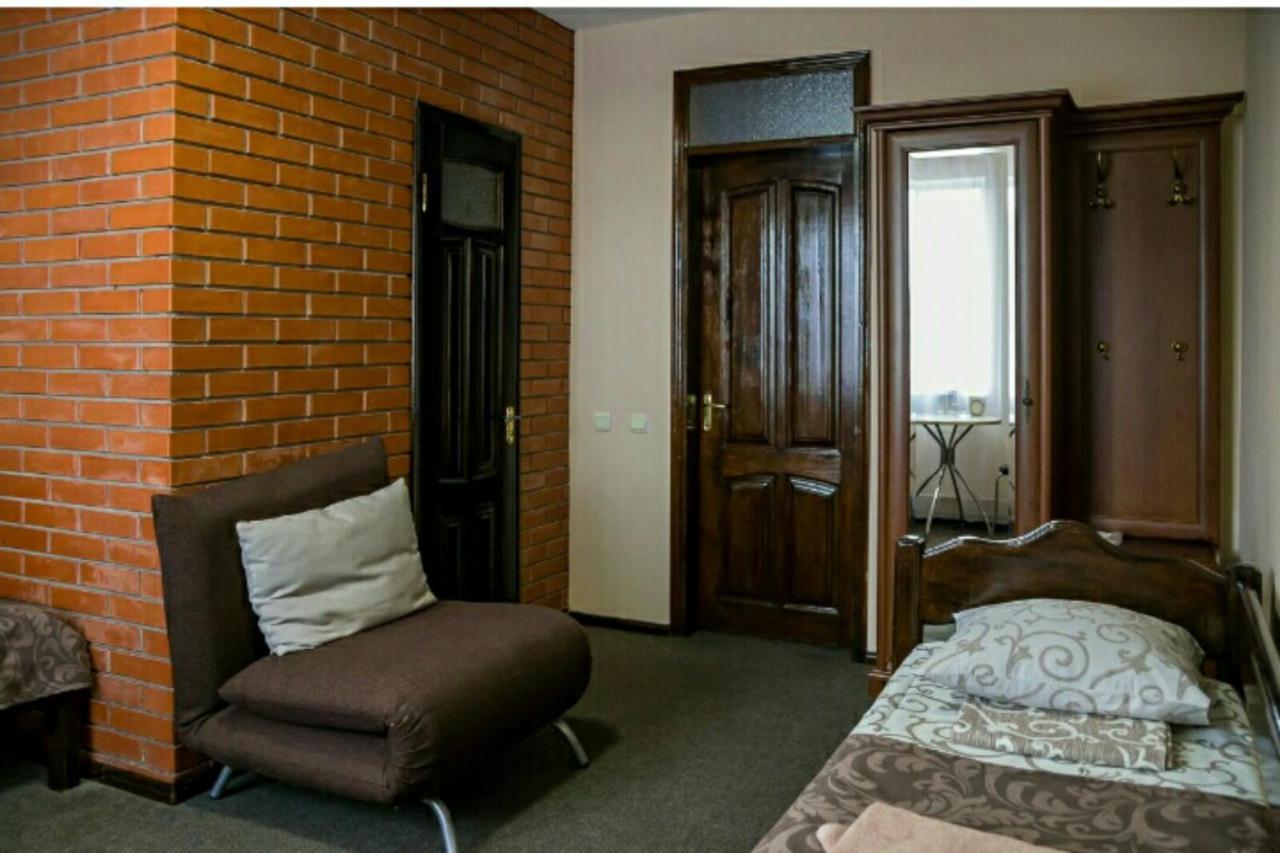 Hotel-Restaurant Complex S Legkim Parom Brovary Εξωτερικό φωτογραφία